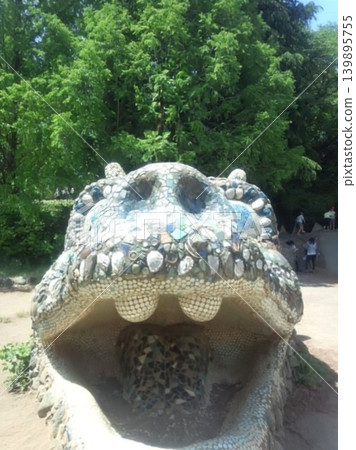 The park's symbol! Play on the dinosaur slide adorned with colorful mosaic tiles. The park's symbol! Play on the dinosaur slide adorned with colorful mosaic tiles. 139895755