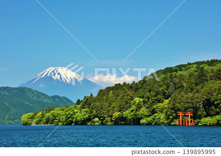初夏的箱根和富士山的藍天和綠意 139895995