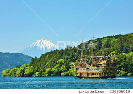 初夏的箱根、藍天、海盜船、富士山 初夏的箱根、藍天、海盜船、富士山 139896019