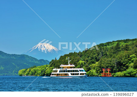 Early summer blue skies and fresh greenery in Hakone and Mount Fuji Early summer blue skies and fresh greenery in Hakone and Mount Fuji 139896027
