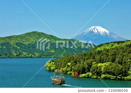 Early summer blue skies and fresh greenery in Hakone and Mount Fuji Early summer blue skies and fresh greenery in Hakone and Mount Fuji 139896036