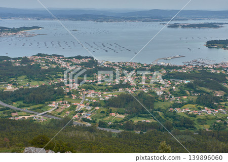 Coastal landscape of the Arousa estuary showing its mussel rafts from the Mirador da Curota viewpoint in Ribeira Coastal landscape of the Arousa estuary showing its mussel rafts from the Mirador da Curota viewpoint in Ribeira 139896060