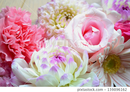 色彩繽紛的花朵(特寫) 色彩繽紛的花朵(特寫) 139896162