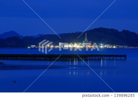 廣島的軍艦島，在藍調時刻的襯托下顯得格外美麗。 139896285