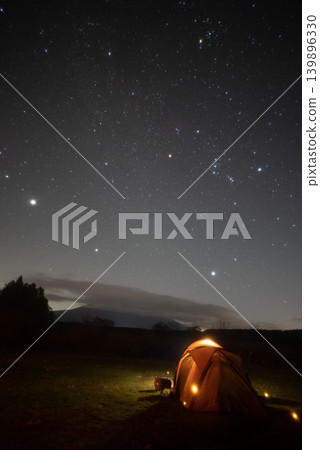 Fumotoppara: Mount Fuji, starry sky, and camping (vertical view) Fumotoppara: Mount Fuji, starry sky, and camping (vertical view) 139896330