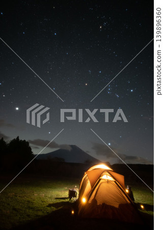 Fumotoppara: Mount Fuji, starry sky, and camping (vertical view) Fumotoppara: Mount Fuji, starry sky, and camping (vertical view) 139896360