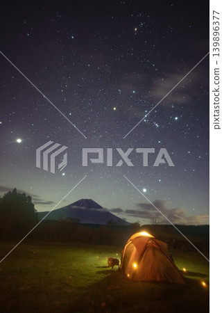 Fumotoppara: Mount Fuji, starry sky, and camping (vertical view) 139896377