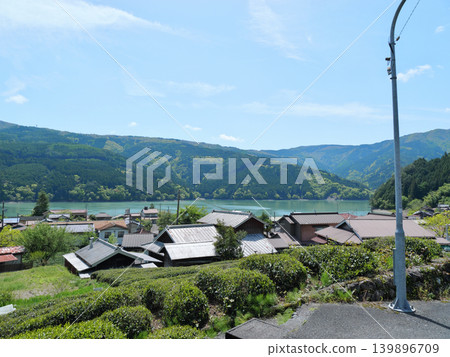 Igawa Dam, Igawa Lake, Oi River, sunny day in April, view from the mountains 139896709