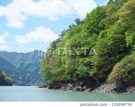 井川水壩、井川湖、大井河，四月陽光明媚的一天 139896756