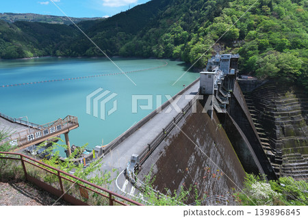 Igawa Dam, Igawa Lake, Oi River, a sunny day in April Igawa Dam, Igawa Lake, Oi River, a sunny day in April 139896845