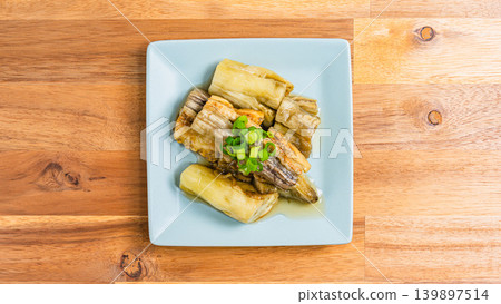 簡單的烤茄子配菜 139897514