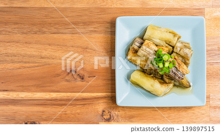 簡單的烤茄子配菜 139897515