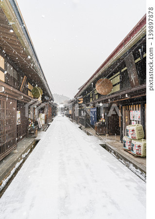 Hida Takayama, snow, snowy scenery of the old town Hida Takayama, snow, snowy scenery of the old town 139897878