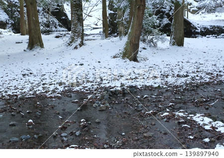 河被雪覆蓋 139897940
