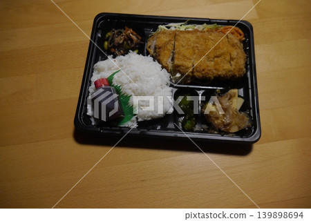 Tonkatsu lunch box Tonkatsu lunch box 139898694
