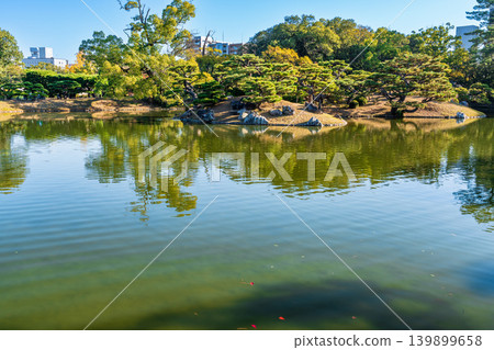 【特別風景名勝】栗林庭園：晚秋景色 - 北湖及庭園1，香川縣高松市 139899658