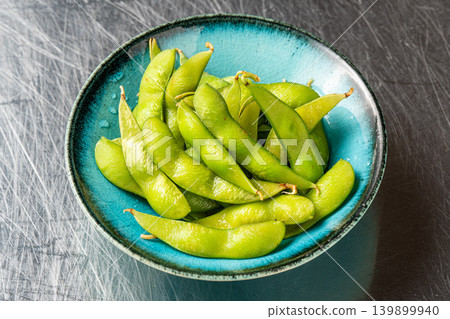 毛豆：鹽漬水煮毛豆，一種受歡迎的經典零食。 139899940