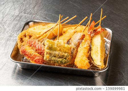 Assorted Kushikatsu (deep-fried skewers): Enjoy the crispy texture of Osaka's famous kushikatsu. 139899981