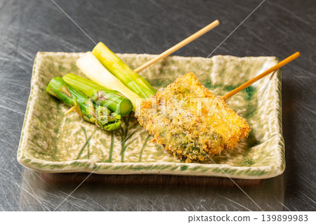 蘆筍串:美味又酥脆的蔬菜串。 蘆筍串:美味又酥脆的蔬菜串。 139899983
