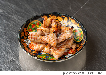 炭烤雞脖串:鮮嫩多汁的雞脖串,散發著濃鬱的炭火香氣。 炭烤雞脖串:鮮嫩多汁的雞脖串,散發著濃鬱的炭火香氣。 139900026