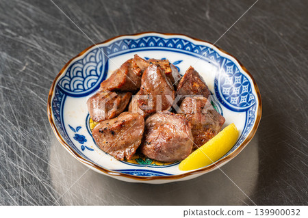 Charcoal-grilled chicken gizzards: A grilled chicken dish with an addictive chewy texture. 139900032
