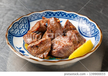 Charcoal-grilled chicken gizzards: A grilled chicken dish with an addictive chewy texture. Charcoal-grilled chicken gizzards: A grilled chicken dish with an addictive chewy texture. 139900033