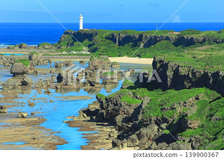 [Okinawa Prefecture] Clear skies over Higashi-Hennazaki Cape (Miyako Island) 139900367