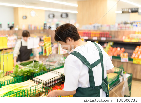 超市員工 139900732