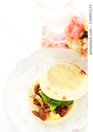 烤肉英式鬆餅三明治 烤肉英式鬆餅三明治 139901172