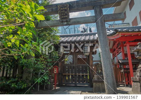 Kyoto, Kumano Shrine's subsidiary shrines: Kamikura-no-kami, Suga-no-Okami, Kasuga-no-Okami 139901567