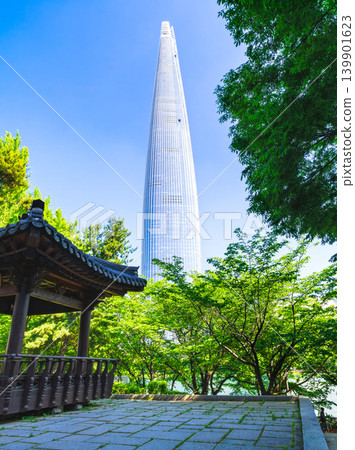 Seoul in Spring: Lotte World Tower and Songhojeong Pavilion Seoul in Spring: Lotte World Tower and Songhojeong Pavilion 139901623