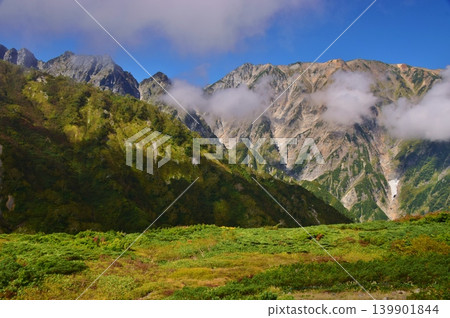 白馬八方尾根山脊,秋色絢麗。 白馬八方尾根山脊,秋色絢麗。 139901844