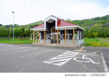 Public toilets in the parking lot adjacent to the former Kami-Mobetsu post station. Public toilets in the parking lot adjacent to the former Kami-Mobetsu post station. 139902667