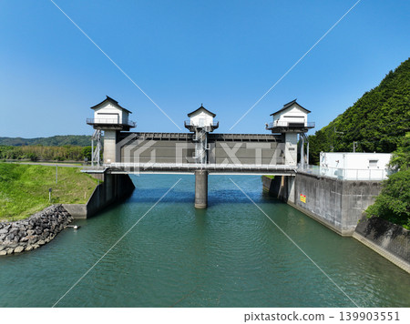 高知縣四萬十市築淵閘門 高知縣四萬十市築淵閘門 139903551