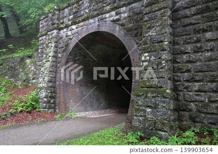 臼井峠的Abt鐵道6號隧道出口 139903654