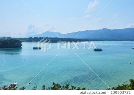 卡比拉灣,沖繩石垣島的代表性風景名勝。 卡比拉灣,沖繩石垣島的代表性風景名勝。 139903721