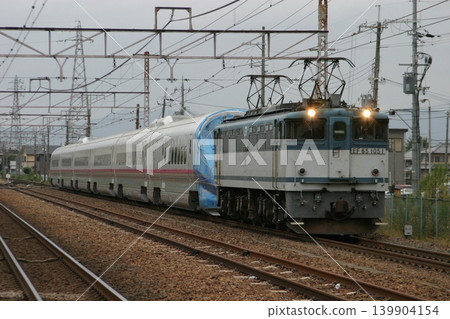 秋田新幹線E3系列貨運列車運輸（由EF65-1051牽引） 139904154
