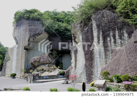 Around the entrance to the Oya Stone Museum, Utsunomiya City, Tochigi Prefecture Around the entrance to the Oya Stone Museum, Utsunomiya City, Tochigi Prefecture 139904975