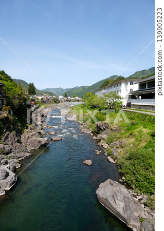 2025 年 5 月,岐阜郡郡上市 Gakko 橋附近的吉田河 2025 年 5 月,岐阜郡郡上市 Gakko 橋附近的吉田河 139905223