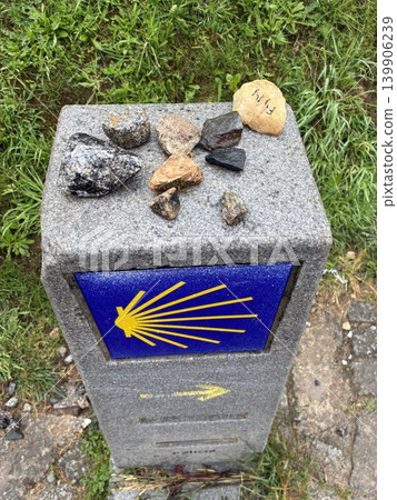 聖地亞哥卡米諾 (Camino de Santiago) 上的路標 聖地亞哥卡米諾 (Camino de Santiago) 上的路標 139906239