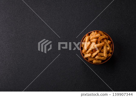 Croutons or crackers made from rye bread with garlic, salt, and spices. Croutons with salt 139907344