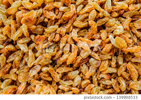 light raisins, dried grapes close-up 139908533