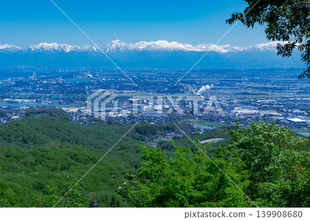 View of the Tateyama mountain range and the Toyama Plain from the summit of Mt. Futakami View of the Tateyama mountain range and the Toyama Plain from the summit of Mt. Futakami 139908680
