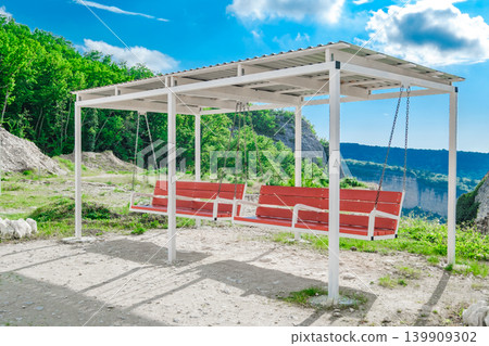 chain swing in the highlands 139909302