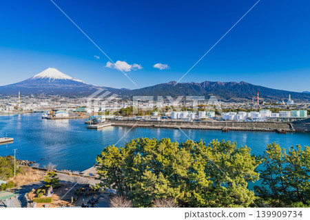 Streetscape of Fuji City and scenery of Tagonoura Port (Shizuoka Prefecture) Streetscape of Fuji City and scenery of Tagonoura Port (Shizuoka Prefecture) 139909734