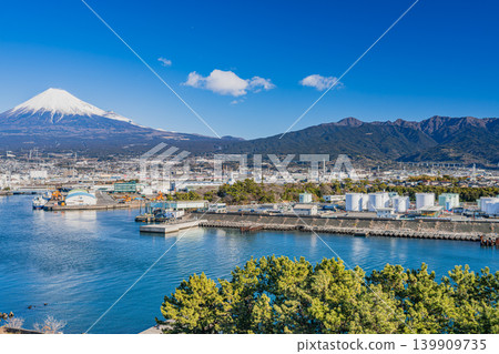 Streetscape of Fuji City and scenery of Tagonoura Port (Shizuoka Prefecture) Streetscape of Fuji City and scenery of Tagonoura Port (Shizuoka Prefecture) 139909735