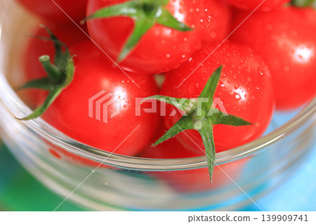 蔬菜 6:玻璃杯裝迷你番茄 蔬菜 6:玻璃杯裝迷你番茄 139909741