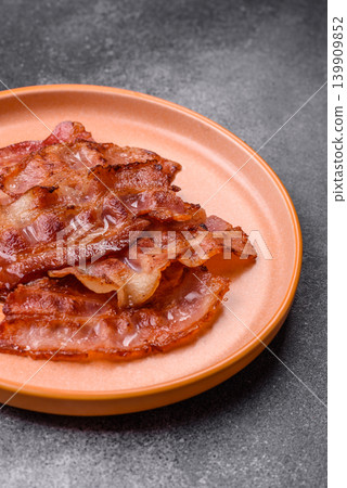 Fried fresh bacon slices with layers of meat or prosciutto with salt and spices. Fried bacon Fried fresh bacon slices with layers of meat or prosciutto with salt and spices. Fried bacon 139909852