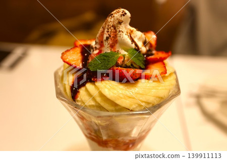 Strawberry fruit parfait 139911113