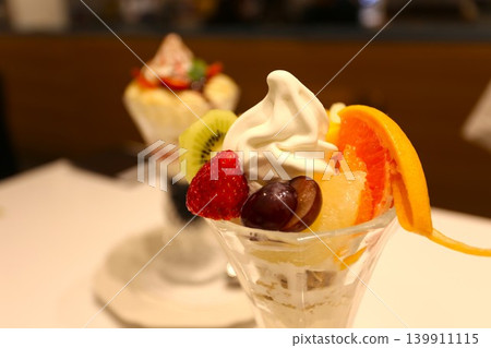 Fruit parfait Fruit parfait 139911115